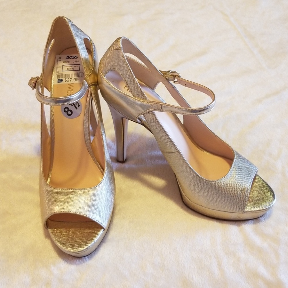NWT champagne gold platform peep toe high heels